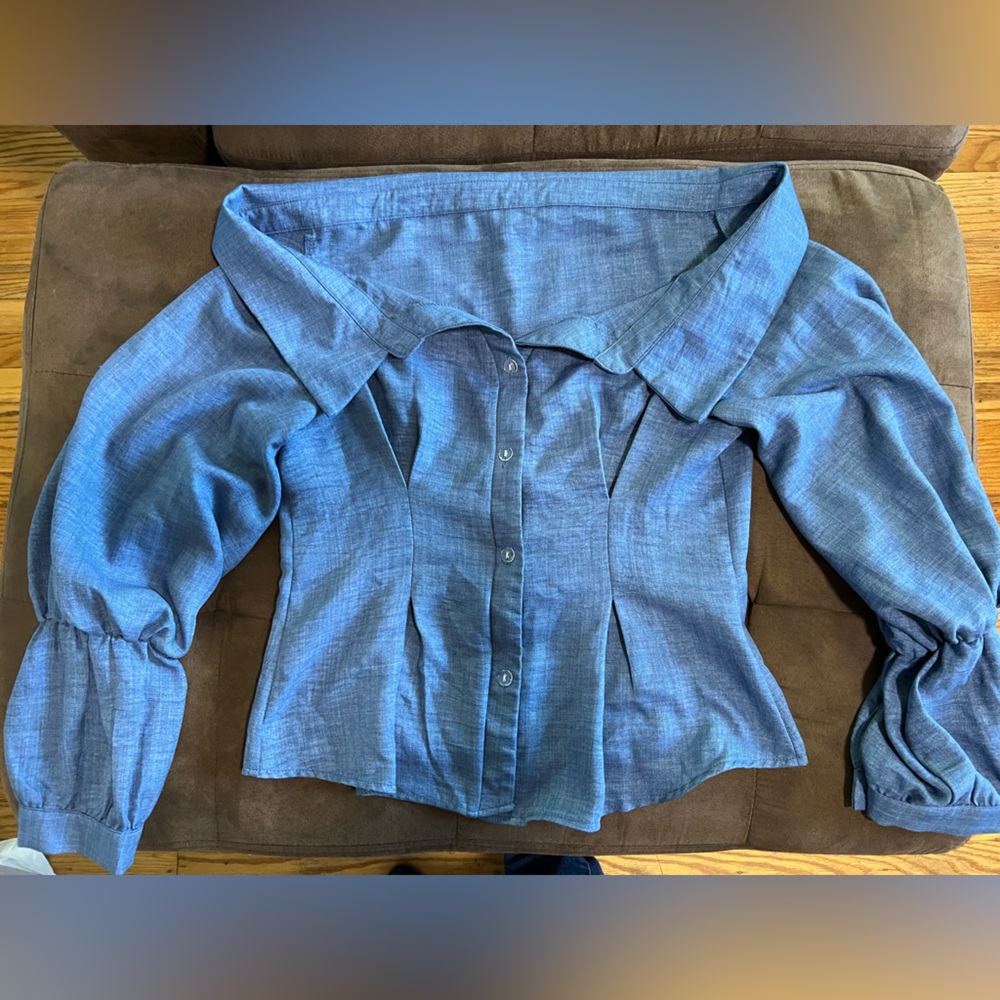 SHEIN OFF SHOULDER BUTTON UP TOP SIZE L